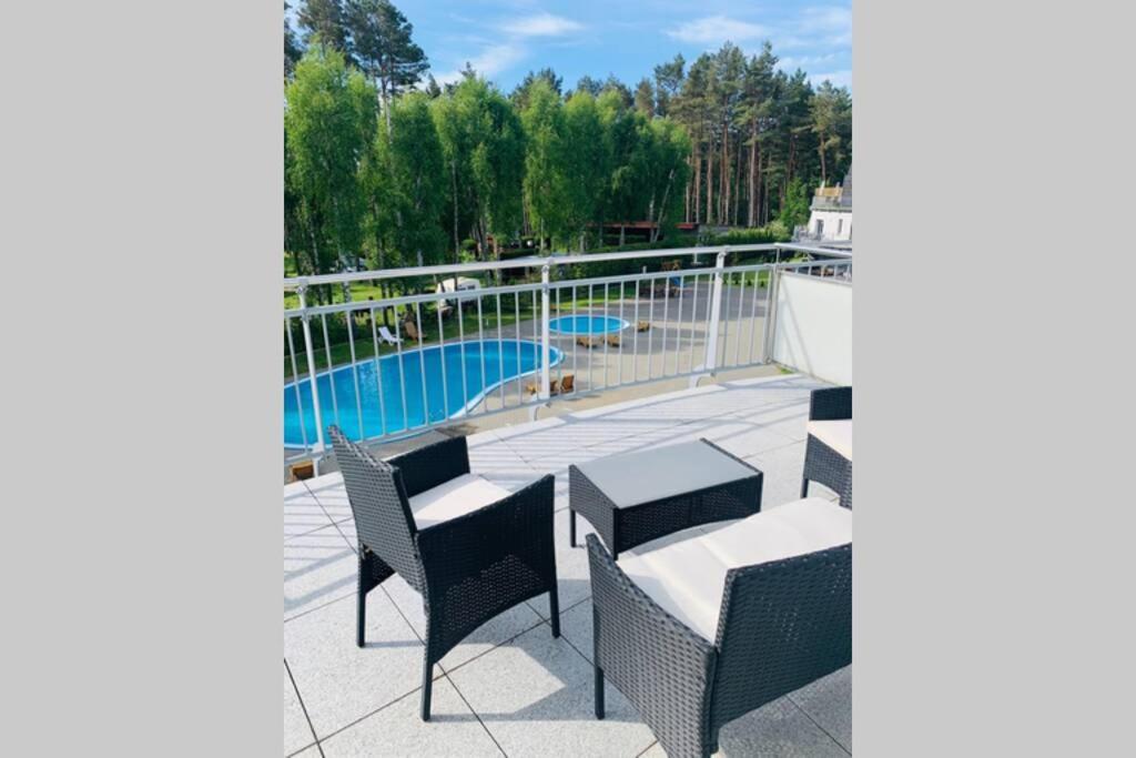Uroczy Apartament Z Basenem I Kortem Tenisowym Pobierowo Exterior foto